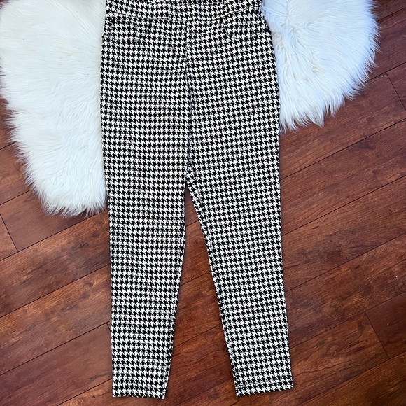 No Boundaries Black/White Houndstooth Print Stretch Pants-Size Large (11-13) - Picture 9 of 9